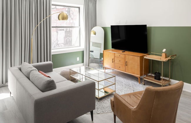 Sosuite Corner 1BR Apt w W D Desk - Photo 6