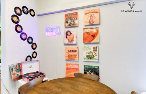 The Moose #10 - Stylish Loft with King Bed, Free Parking & Wi-Fi - Foto 10