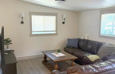 Freshly Renovated Family Home with Game Room, AC, King Bed, Luxury Bathroom - Foto 29