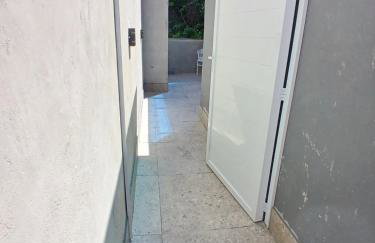 Casa c AR - condomínio prox ParkShopping Cpo Grande a 30 minutos do Recreio, c 2 TVs Smart de 50 e 43 polegadas-varanda privativa- cozinha completa e séries liberadas - CS4 - Photo 24