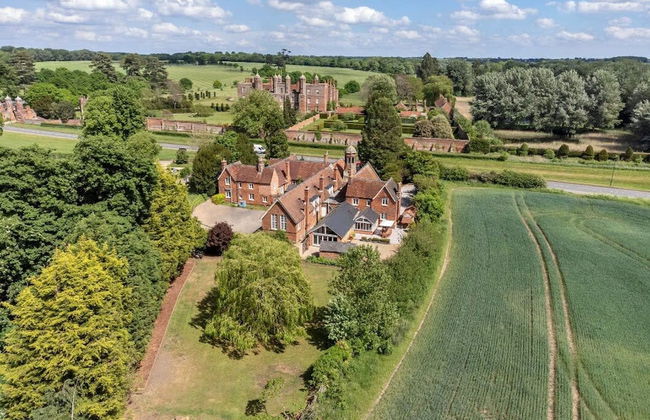 Luxury Home With Large Garden - The School House - Foto 48