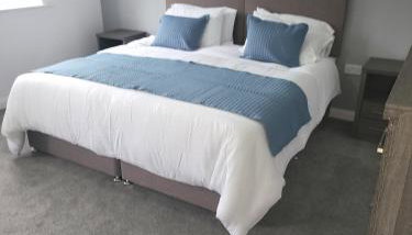 4 Bedroom Home Tameside Greater Manchester Sleeps 8 - Foto 2