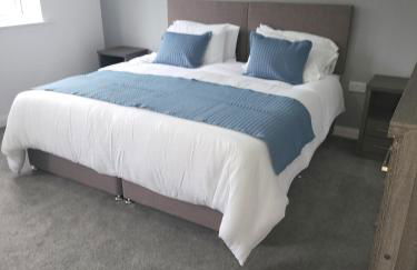 4 Bedroom Home Tameside Greater Manchester Sleeps 8 - Foto 2