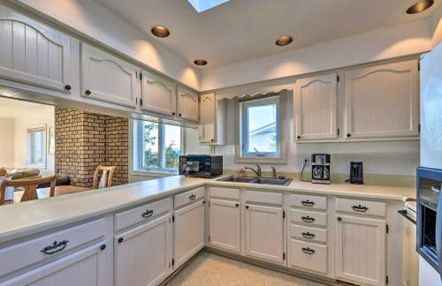 West of the Moon Ocean Apt with Beach Access! - Foto 17