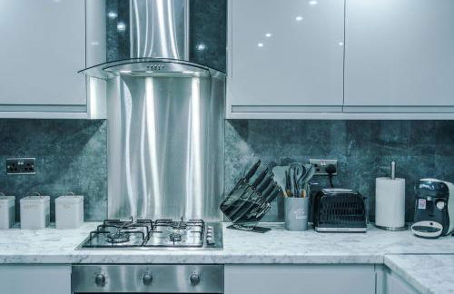 3BR Elegant House in Leeds Sleeps 6 Parking - Foto 14