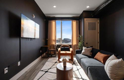 2BR 2BA, King bd, Gym, Free Parking, 8min to Train - Foto 50