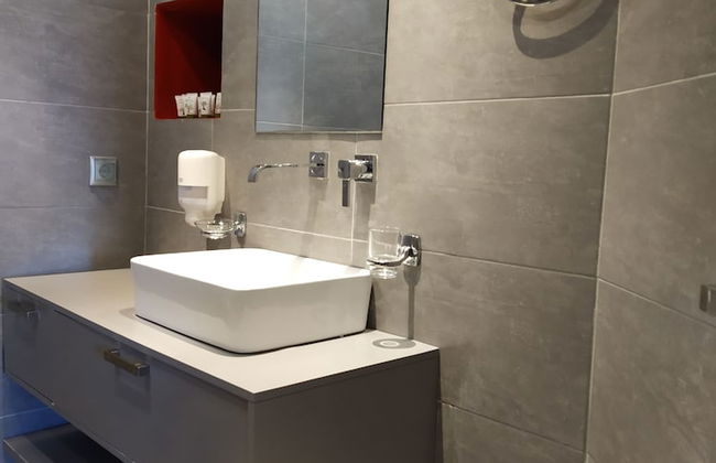 Sunny Days Hotel Apt - Photo 100