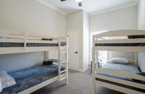 Perfect Getaway Home w Pool Jacuzzi Cinema Room - Foto 28