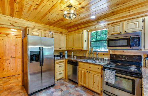 Cabin on Lake Raymond Gary with Dock, Grill and Views! - Foto 2