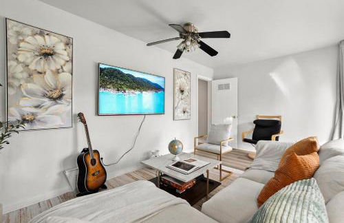 Entire Private Home with 4 Bedrooms 3 Bathrooms, King Bed, Big Yard, Prime Area, Ranch Style, Available Now - Photo 26