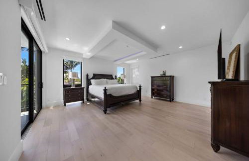 LVS Villa Blanco 5BR Coastal Oasis with Rooftop Sunset Deck Heated Pool Spa & Walk-to-Beach Access - Foto 29