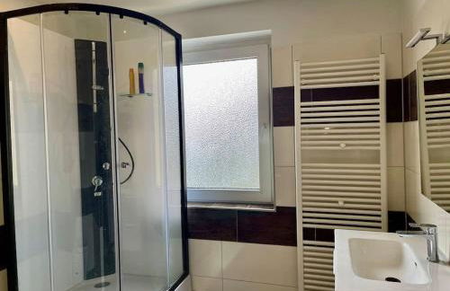 Düsseldorf Messe and Airport, 2-bedroom Apartment with Kitchen and Garden - Photo 13