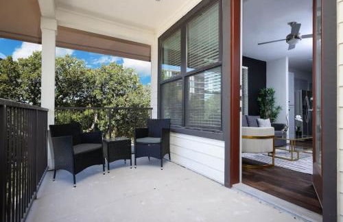 Cozy 2BR w Pool Gym Near Rvrwalk Dome Conv Ctr - Foto 8