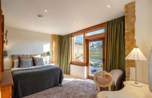 Willowberry Barn - Exclusive Home with Hot Tub - Photo 34