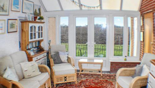 Iris Apartment - Photo 3