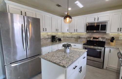 Stylish Newly Remodeled Home with Putting Green - Foto 6