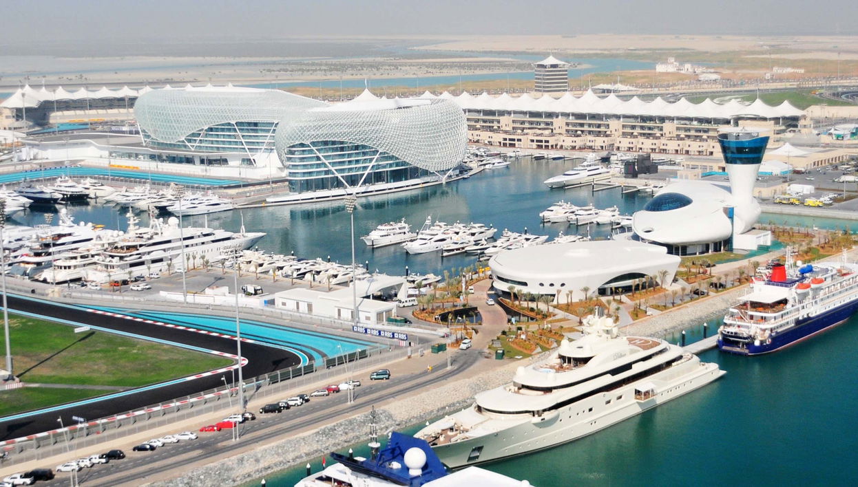 Tour por el Circuito Yas Marina