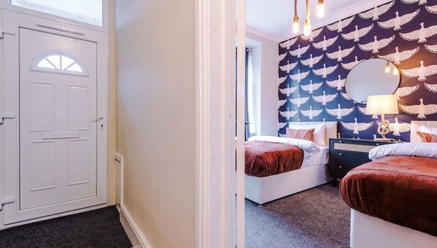 Salford Sanctuary 5 Bed House - Foto 2, Habitación