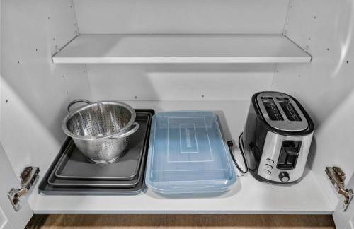 Modern King BR, Sectional, Pool, Gym, Near U of A - Foto 31