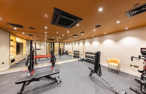 Modern & Cozy 2-Bedroom Apartment plus Parking, Gym, Cinema, Games Room, Workspace - Photo 59