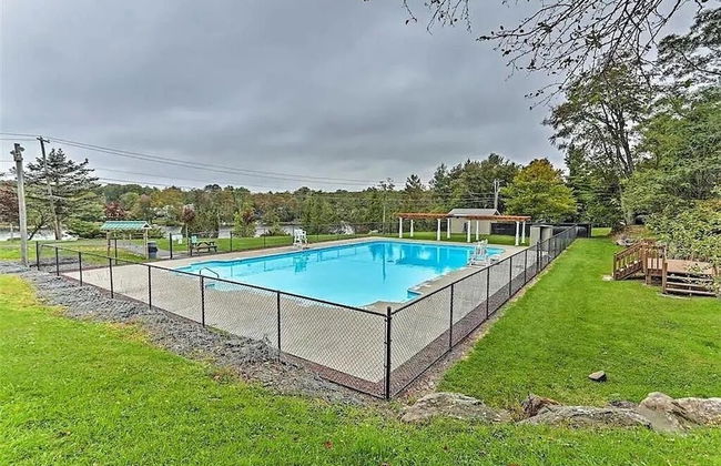 Poconos Chalet Newly Renovated, Great Location 4 Bedroom Home by RedAwning - Foto 23