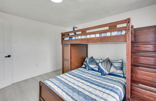 Sunset Views and Hot Tub Lakefront Holiday Retreat! - Foto 22