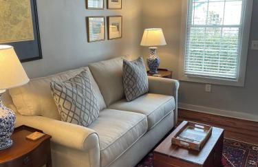 HISTORIC DOWNTOWN KING BED COTTAGE- PARKING and PATIO - Foto 50