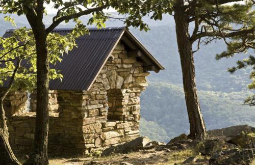 Cabin in Lost City WV with Hot Tub and Pet Friendly - Foto 34