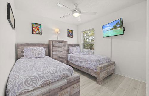 483-Stunning 6 bed home with private pool overlooking quiet conservation area - Foto 15