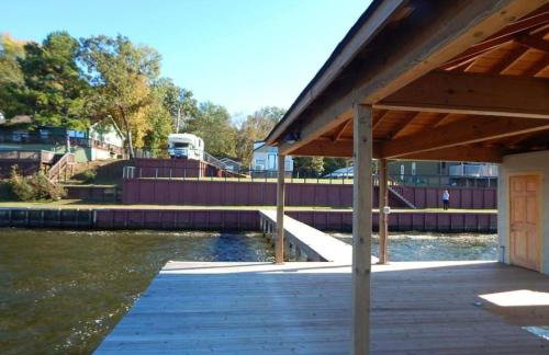 Lakefront Oasis with Private Hot Tub - Foto 24