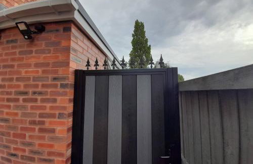 Cosy and Private with 55"TV and Dedicated Toilet Shower Space - Foto 53