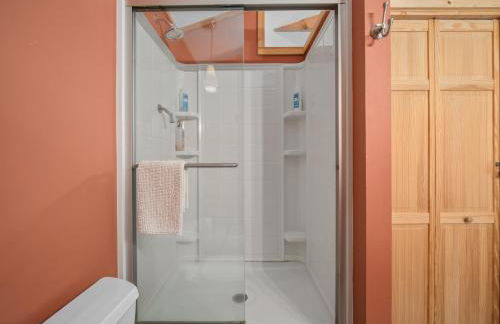 Luxury Cabin 45 Min to Asheville Hot Tub & Fire pit - Foto 3