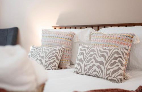 Stylish 5Bedroom Getaway in Quiet Mildenhall Area - Photo 35