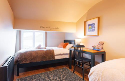 Central Whitchurch - Lowcross House Guest Bedroom 6 - Foto 7