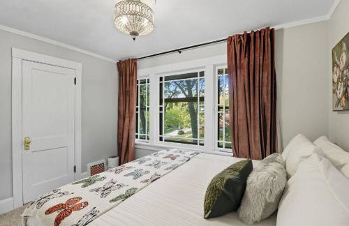 1920s Cottage | Hot Tub | Game Room | Fire Pit - Foto 22