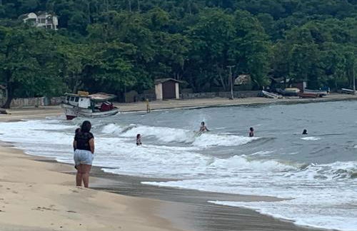 Praia das Cigarras São Sebastião a 50 metros da praia - Wi-Fi - 500 Mega - Foto 43