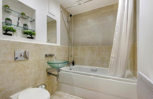 Luxury 2 Bed 2 Bath Canary Wharf Apartment with Balcony - Foto 17