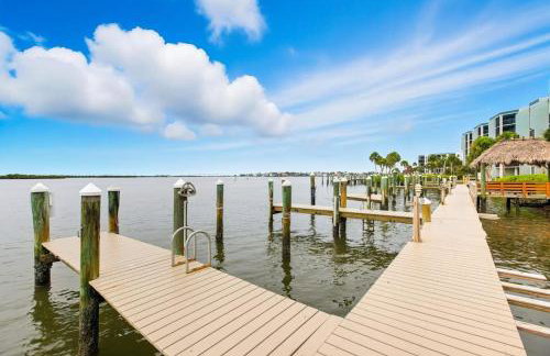 Retreat, Relax, & Repeat in Riverside - Foto 5