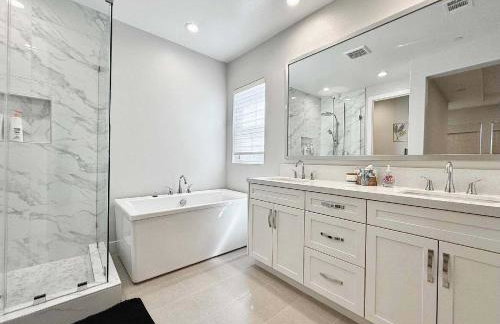 Marbella Lane Spacious 4BR Modern Family Home - Foto 26