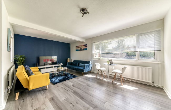 Contemporary 4 Bedroom Detached House With Parking and City Links - Foto 24