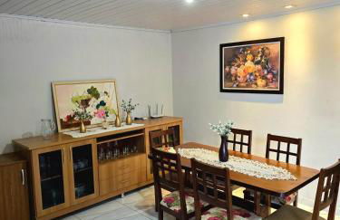 Casa Inteira em Umuarama 2 Quartos 5 Min do Centro - Foto 1