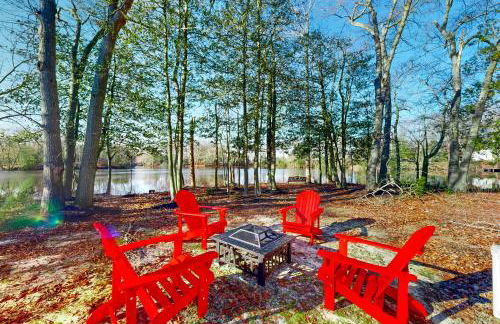 Dock, Game Room! Riverfront Retreat in Seaford - Foto 2