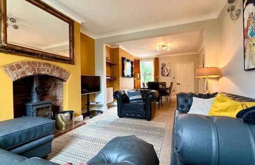 Smart & Comfortable 3-bedroom Victorian house - Photo 1