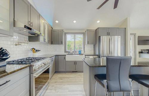 Outdoor Wonderland! Newly Built Home in Fort Ann - Foto 9