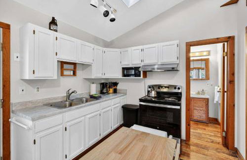 River Access Cabin with Hot Tub, Fire Pit, & WiFi! - Foto 2