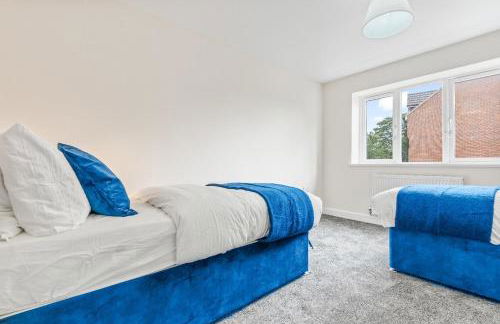 Modern 4-Bed, Parking, Pool Table, Sleeps 11 - Foto 3