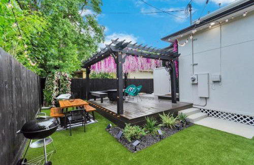 Houston's Downtown Bloom House - Spacious Floral Escape for Groups - Foto 55