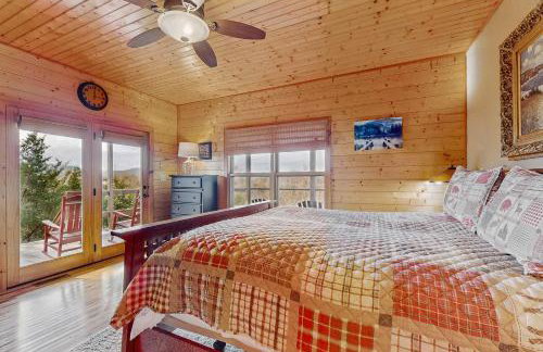 Peaceful Waterfront Retreat Sleeps 8 Dock is available & Grill - Photo 2