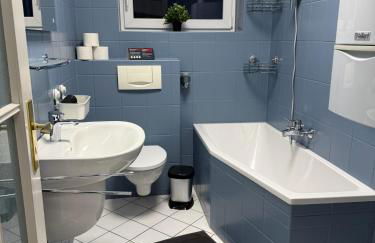 Frankfurter 21 Haus - 2 WE, 2 Küchen, 2 Bäder, 6 SZ, 19 Betten - Foto 60