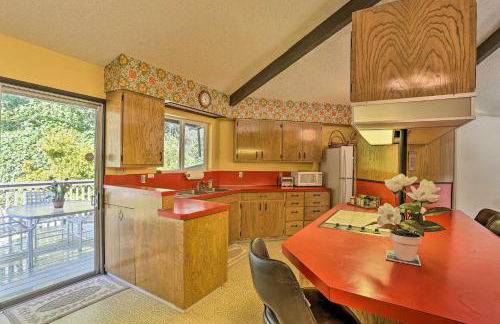 Woodsy Willow Creek Getaway with Pool and Deck! - Foto 10